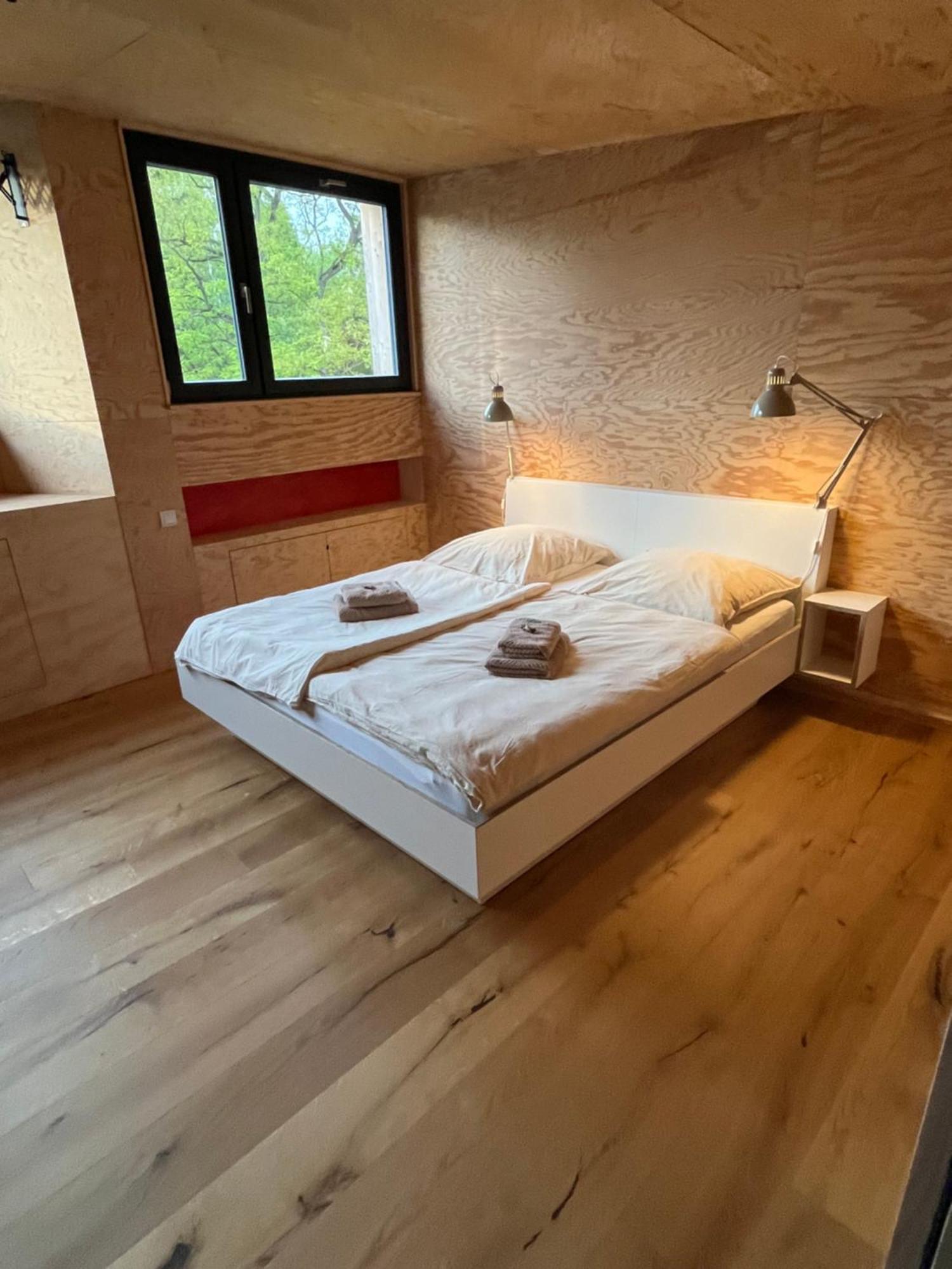 Grosse Wohnung Mit Loggia Templin Eksteriør billede